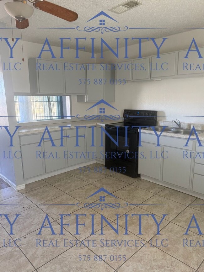 Building Photo - 2 Bedroom Home