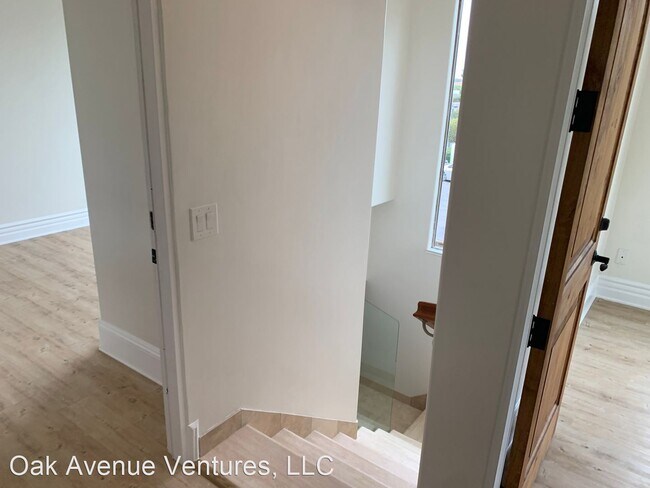 Building Photo - 3 br, 2 bath House - 1206 Oak Avenue