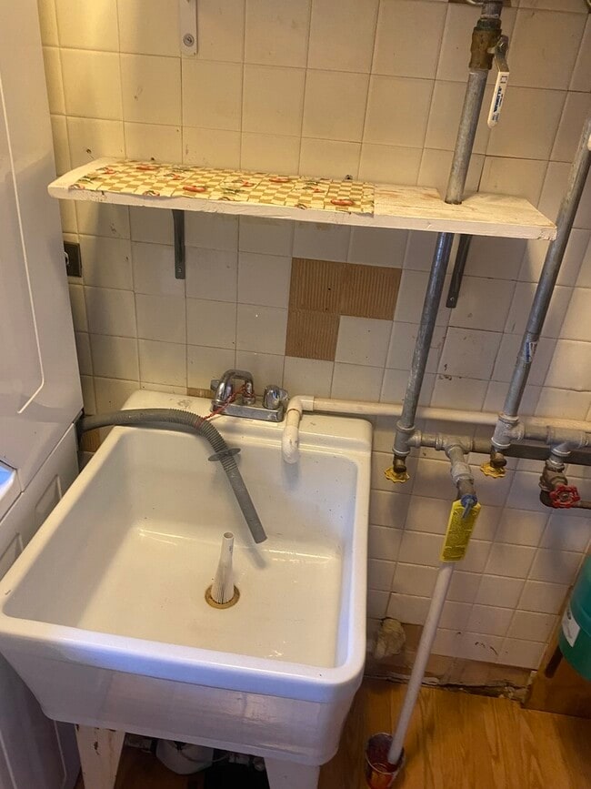 Building Photo - 156 Park Pl