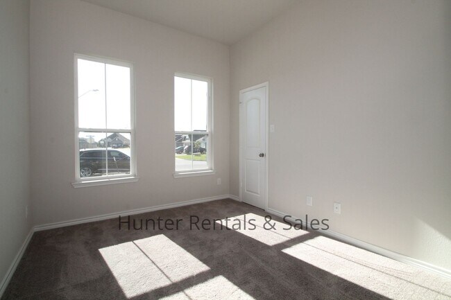Building Photo - Temple North Gate Beauty!  Rent Reduced! Won't last long!
