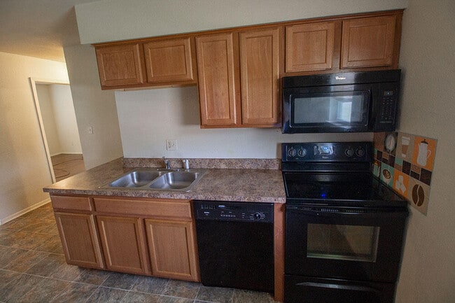 Building Photo - 1013 W Ash St