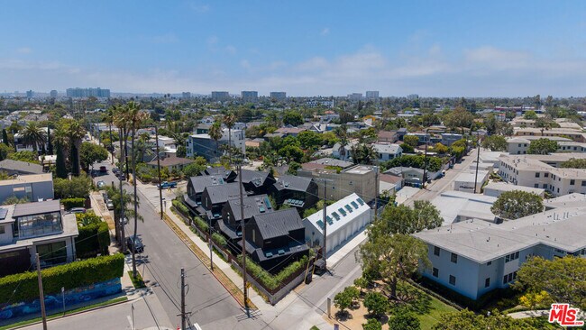 Building Photo - 1813 Penmar Ave