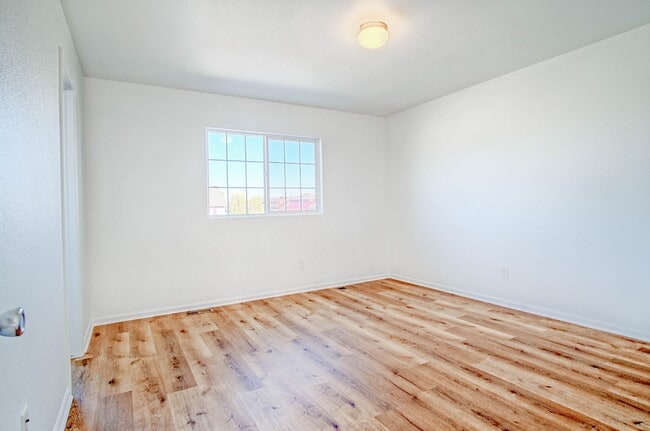 Building Photo - 1241 Saker Ct