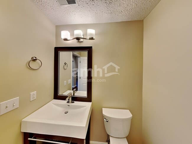 Building Photo - 3110 N Waterford Ct