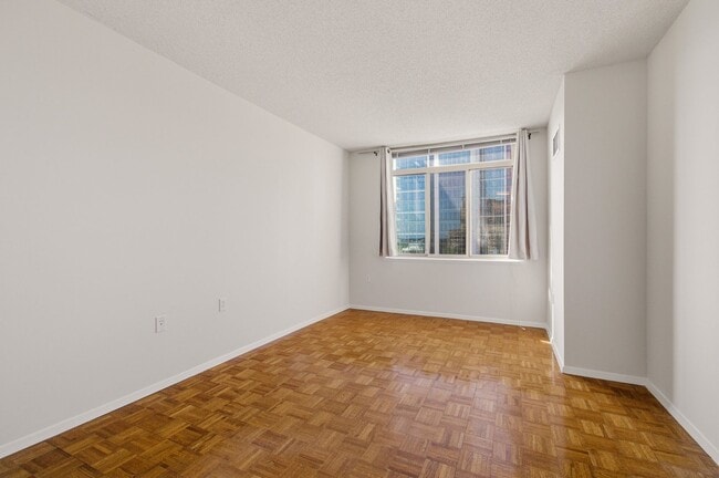 Building Photo - 4801 Fairmont Ave