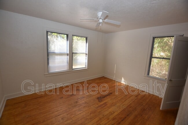 Building Photo - 2246 SE 3rd Ave