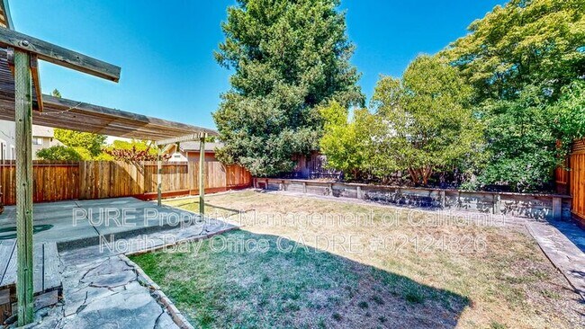 Building Photo - 7474 Mercedes Way