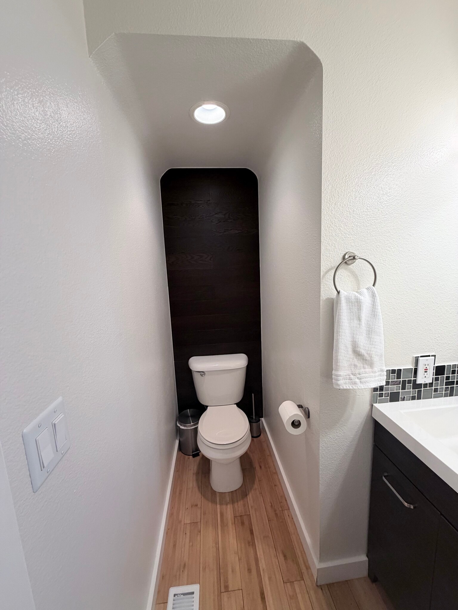 Powder Room - 10421 SE Liebe St