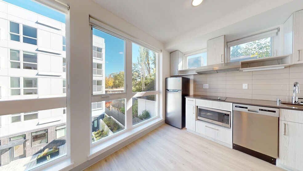 Interior Photo - Summerstone