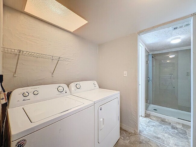 Building Photo - 8302 Bardmoor Blvd