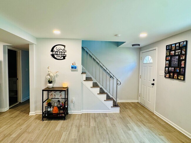 Building Photo - BEAUTIFULLY UPDATED HOME - WOODBRIDGE