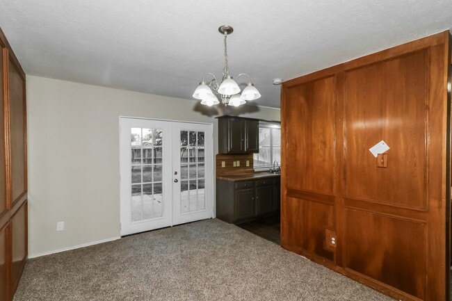 Building Photo - 15310 Meadow Village Dr