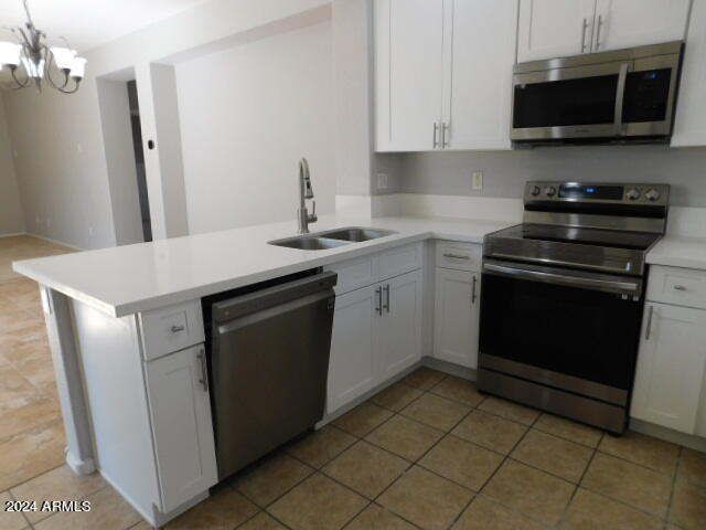 Building Photo - 885 E Cherry Hills Dr