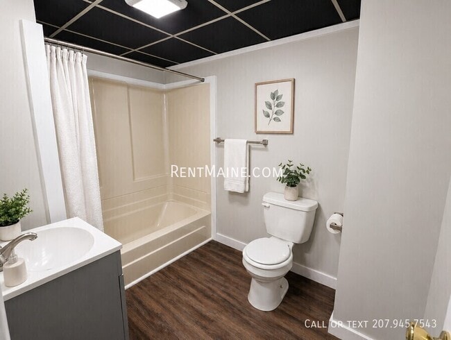 Building Photo - 468 Union St