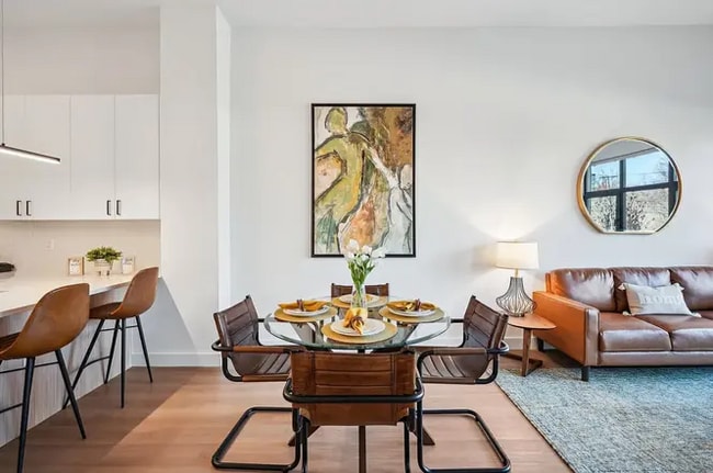 Building Photo - 1642 E 56th St