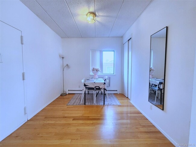 Building Photo - 149-15 Barclay Ave