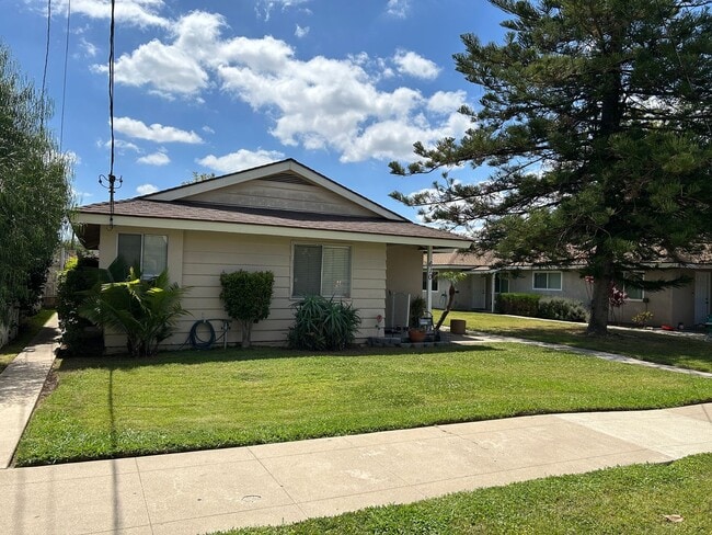 Building Photo - Adorable 2 Bed 1 Bath Duplex Unit in Orange Near Old Towne Orange