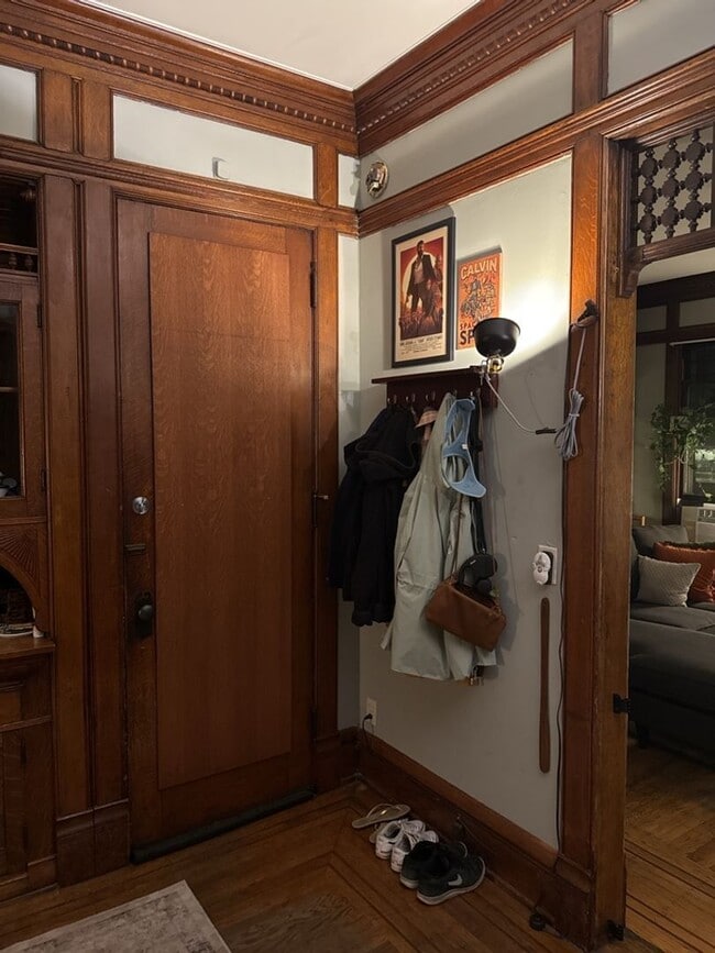 Building Photo - 2204 Grand Ave S