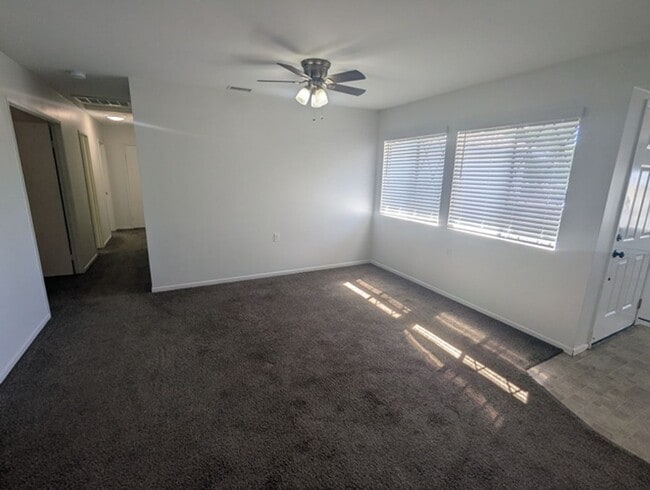 Building Photo - Single Story Home 4 bedroom + Enclosed pat...