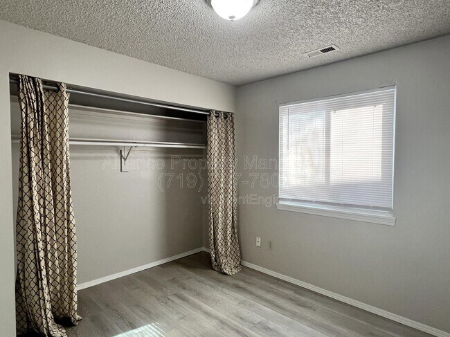 Building Photo - 4427 Hunting Meadows Cir