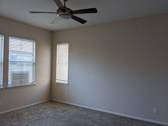 Building Photo - 2Bed/2Bath Condo off Douglas in Oceanside~...
