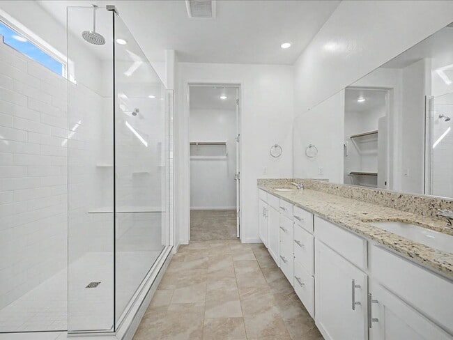 Building Photo - 17606 S Ridgerunner Dr