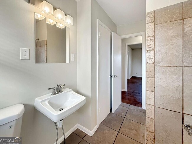 Building Photo - 514 Clover Dr