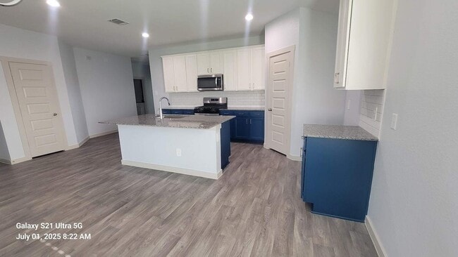 Building Photo - 10627 Great Basin Dr