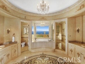 Building Photo - 4 Mystique