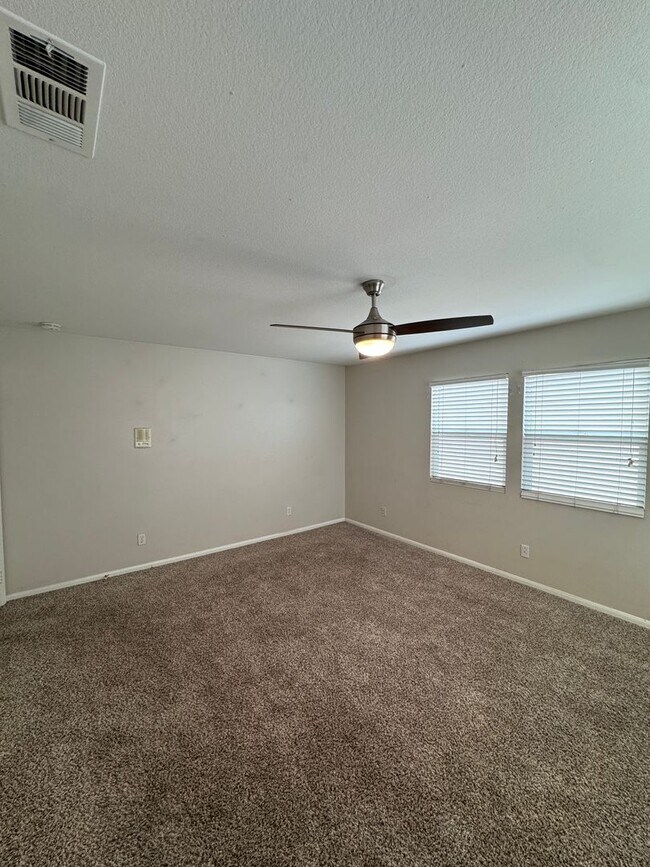 Building Photo - Spacious 3-Bed Lakeview Home with Loft & Community Amenities