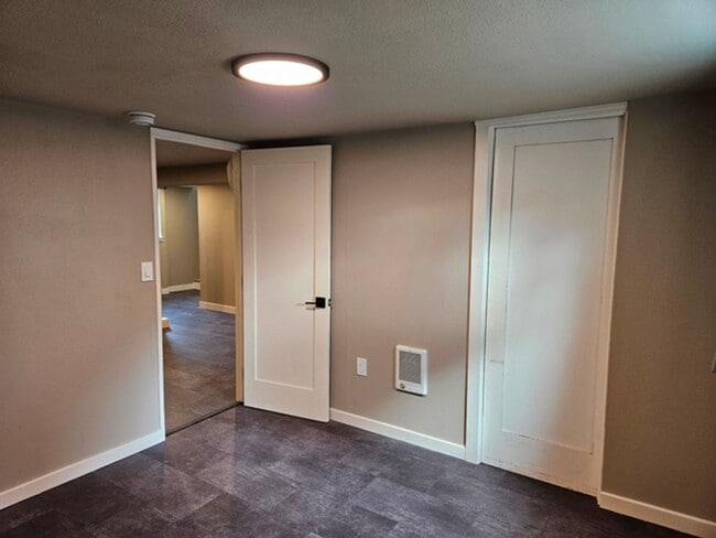 Building Photo - 4Bd/2Ba Two Story Home - For Viewing!