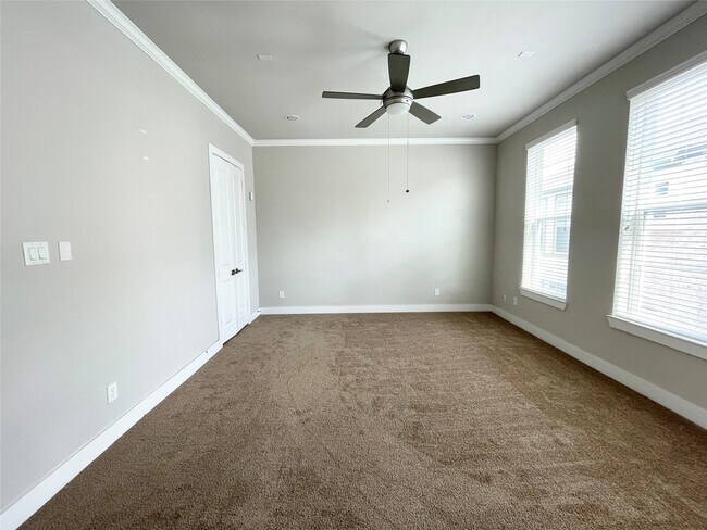 Building Photo - 5813 Petty St
