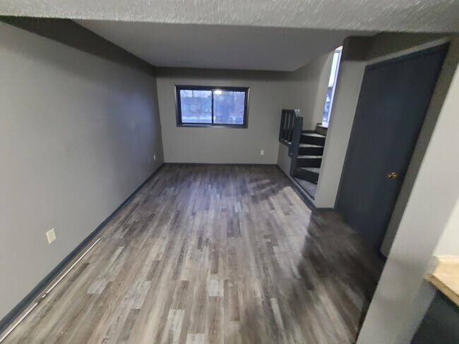Building Photo - 13th St Duplex 1109-1107