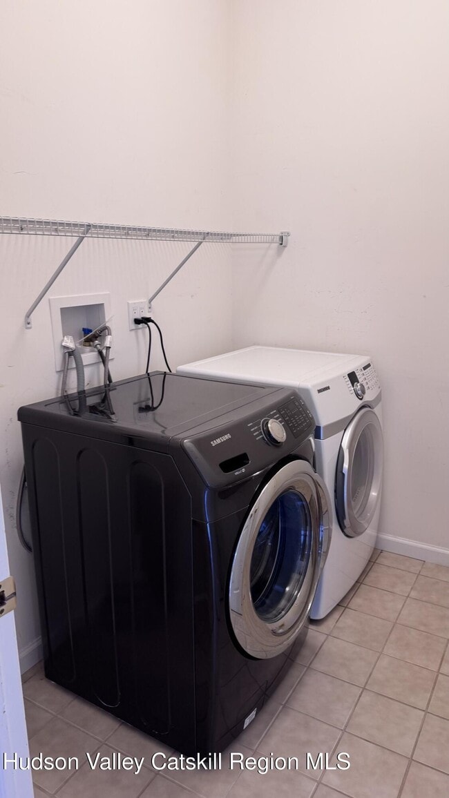 Building Photo - 245 Buttonwood Way