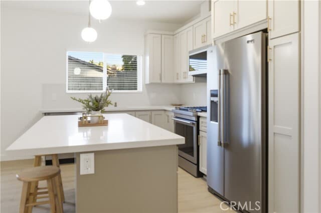 Building Photo - 215 E 2nd St