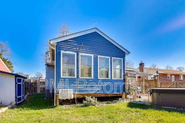 Building Photo - 1915 Henry Rd