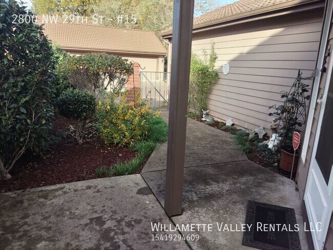 Building Photo - Furnished townhouse in NW Corvallis