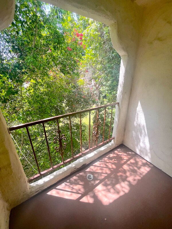 Building Photo - 248 W Avenida Palizada