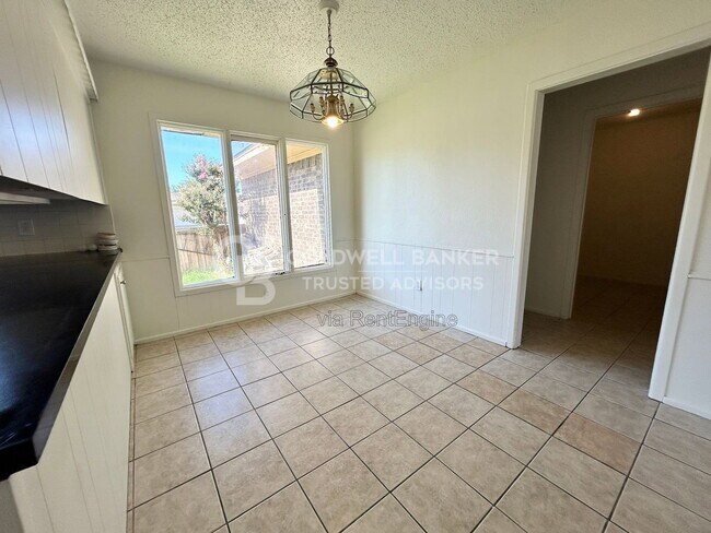 Building Photo - 5712 2nd Pl