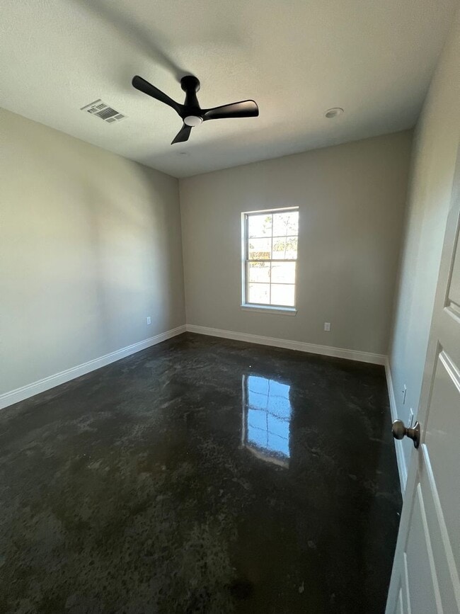 Building Photo - Brand New Duplex