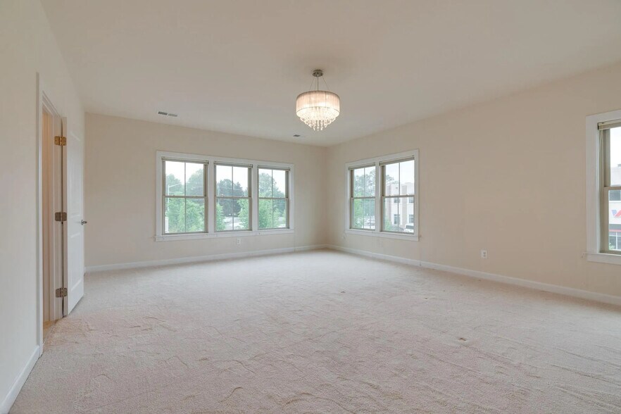 primary bedroom - 7200 Holywell Lane
