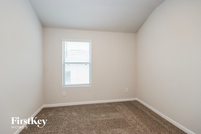 Building Photo - 25597 Roy Rogers Rd