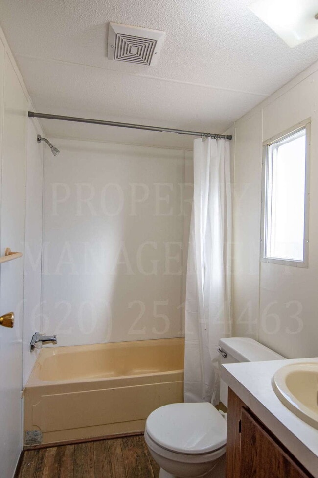 Building Photo - 2-Bed 2-Bath