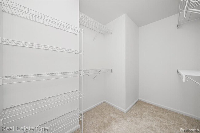 Building Photo - 23102 Alexa Dr