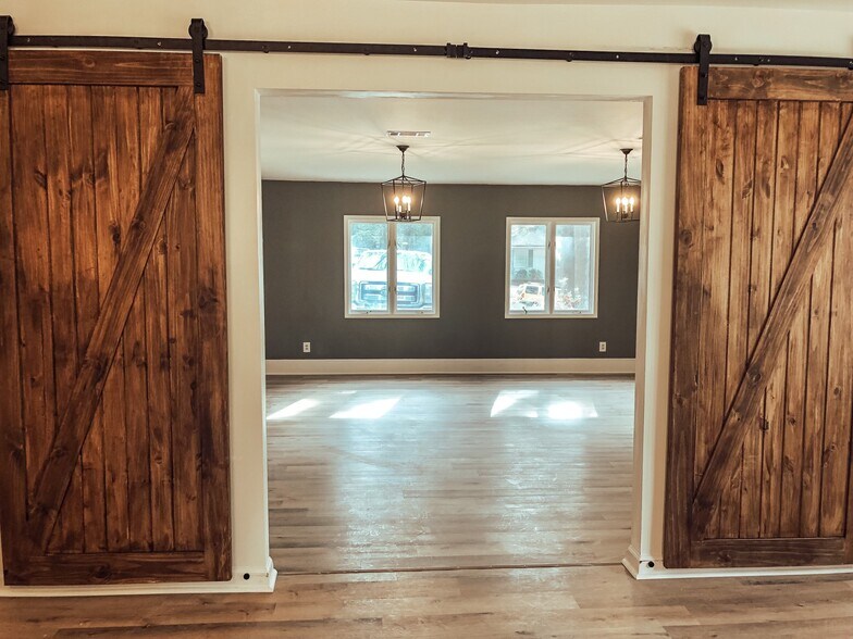 Building Photo - 1234 Juniper Dr