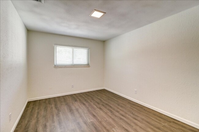 Building Photo - 5530 Tahoe Cir