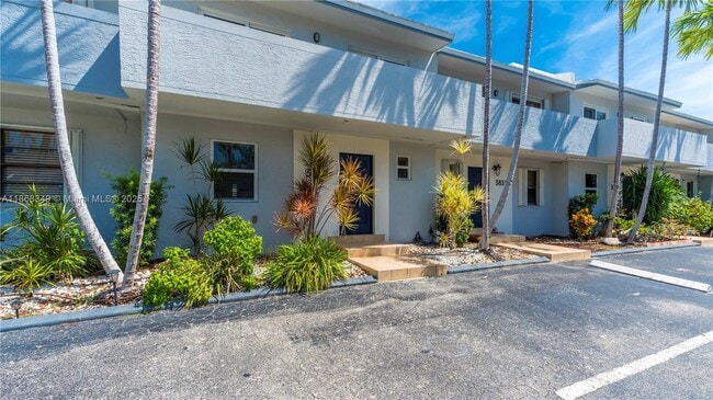 Building Photo - 3827 NE 166th St