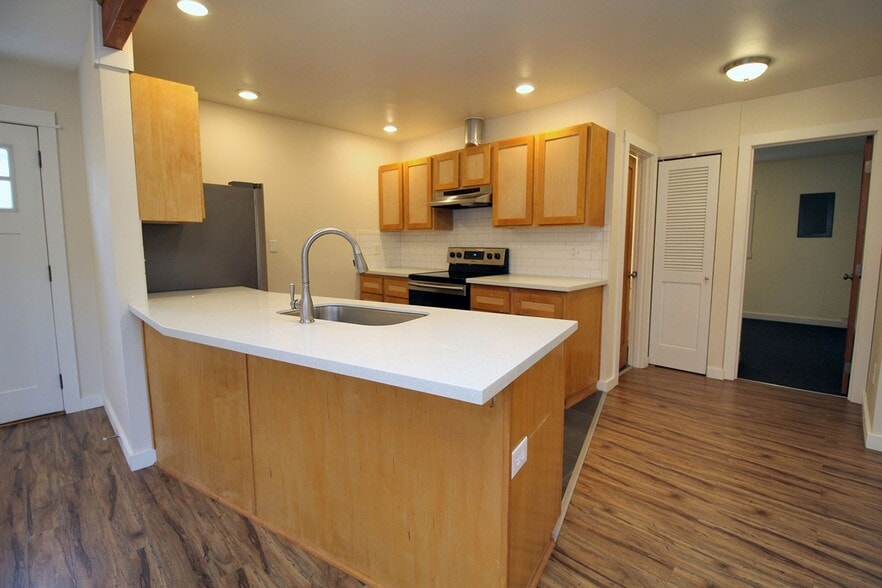 Building Photo - 6214 SE 51st Ave