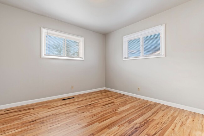 Building Photo - ** $825.00 Move In Credit to be Applied to...