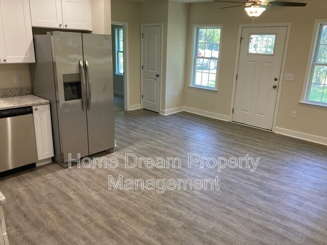 Building Photo - 351 Rolando Dr